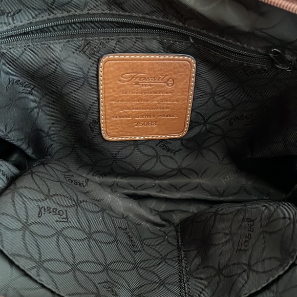Fossil multi-pocket, leather satchel with shoulder strap. - Picture 3 of 11
